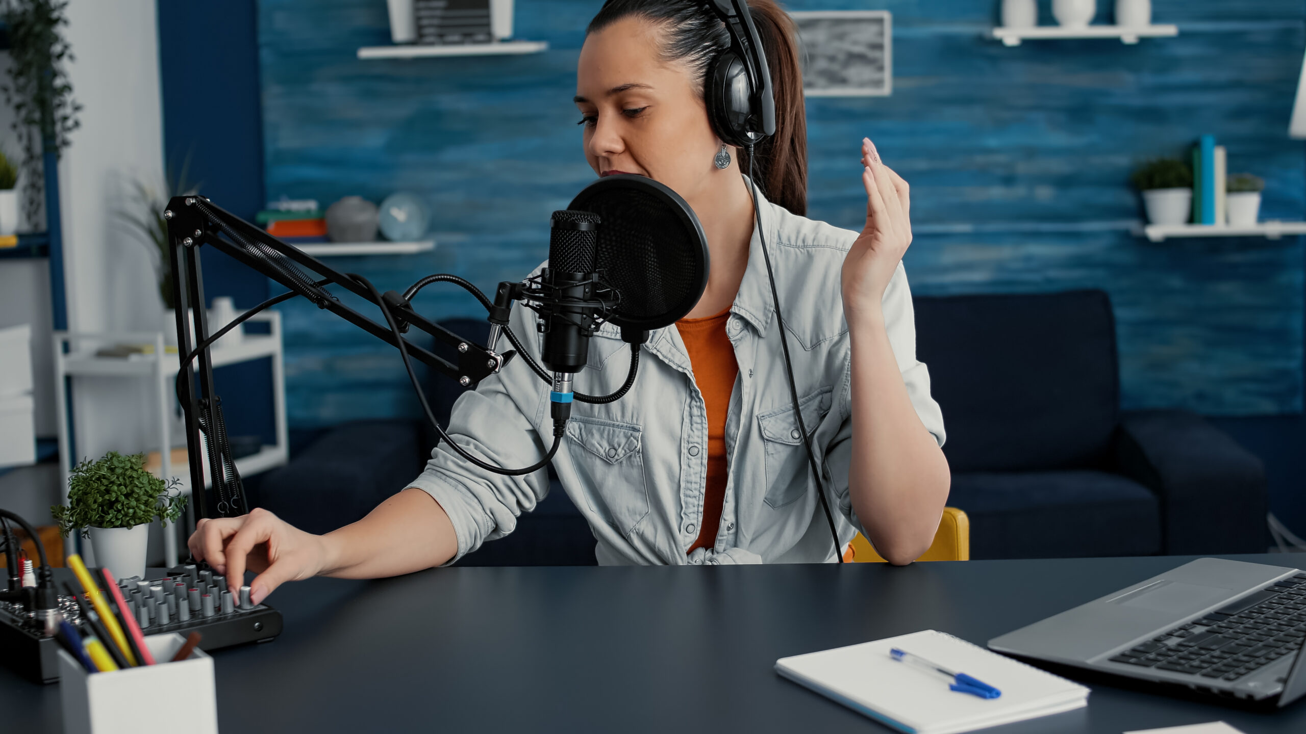 The Balanced Podcast Sheet: Exceptional Podcast Recommendations for Accountants | Image by Freepik